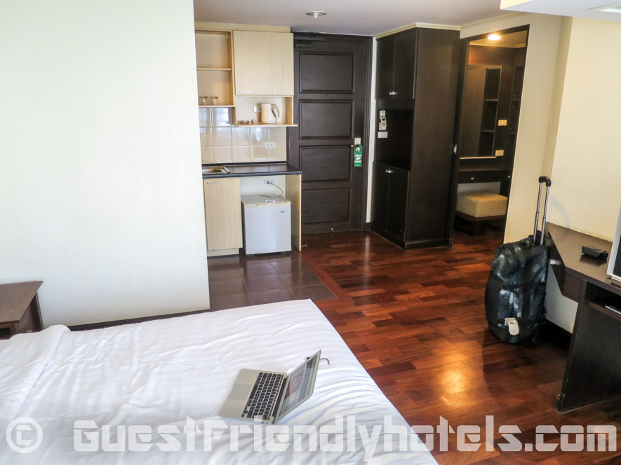 Deluxe Room furnishings inside SM Grande Residence Bangkok