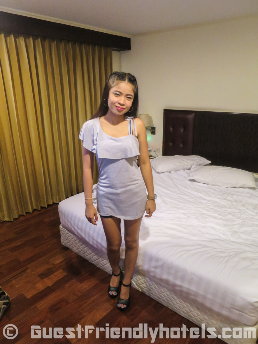 Freelancing thai girl picked up on Soi 4 in from of Nana now back at the guest friendly SM Grande Residence Bangkok Hotel