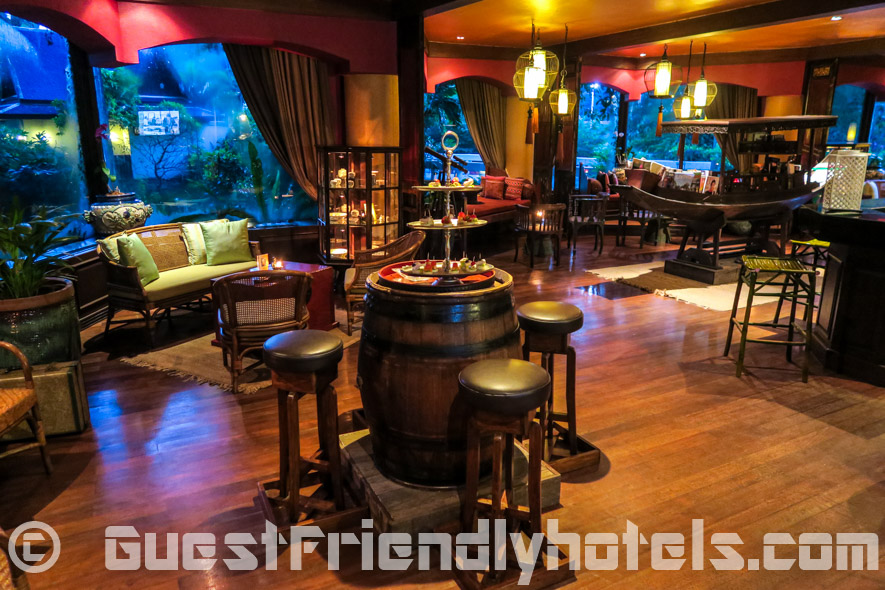 Lounge and bar area with a nice touch of Thai decor in Siam Bayshore Resort and Spa