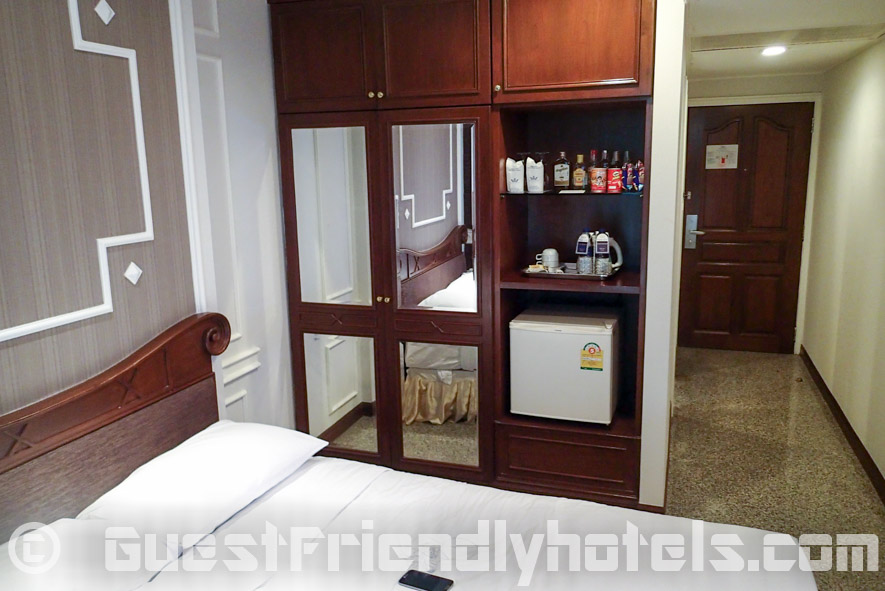 Majestic Suite Hotel -Superior room closet and minibar is right next to the bed-2