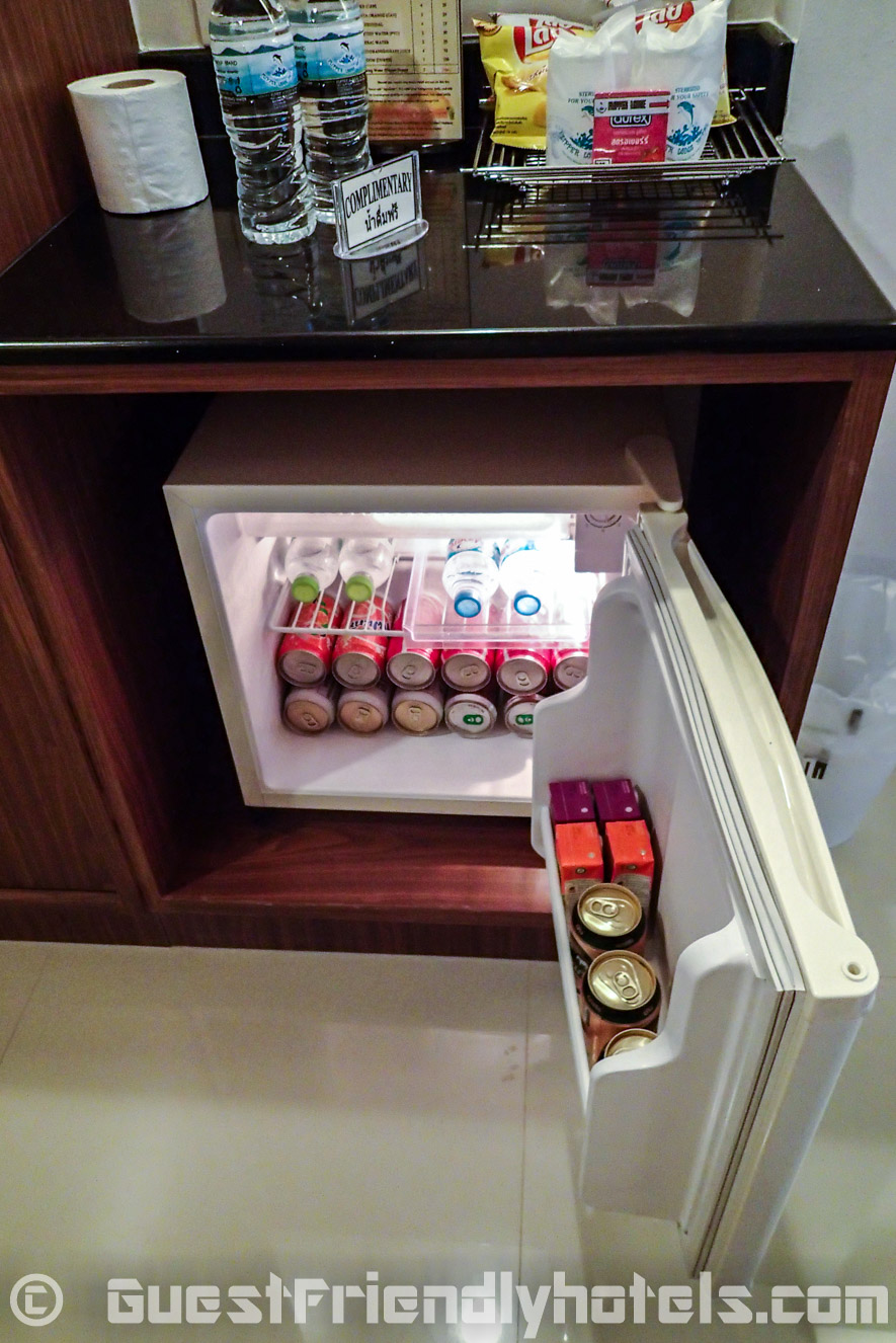 Mini-bar area is pretty well stocked at the Flipper Lodge