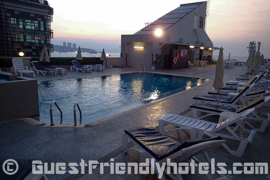 Rooftop pool offer a view of Pattaya Bay at Flipper Lodge