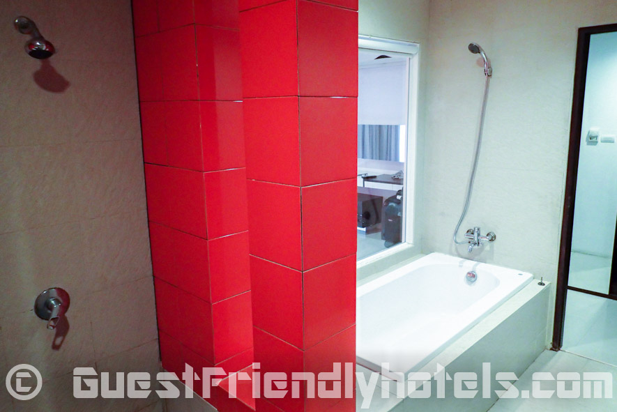 Seperate shower and tub in ther bathroom at Alfresco Phuket Hotel