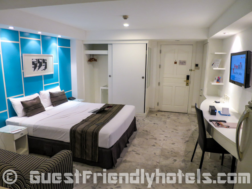 Standard room furnishings of the Grand President Hotel Bangkok