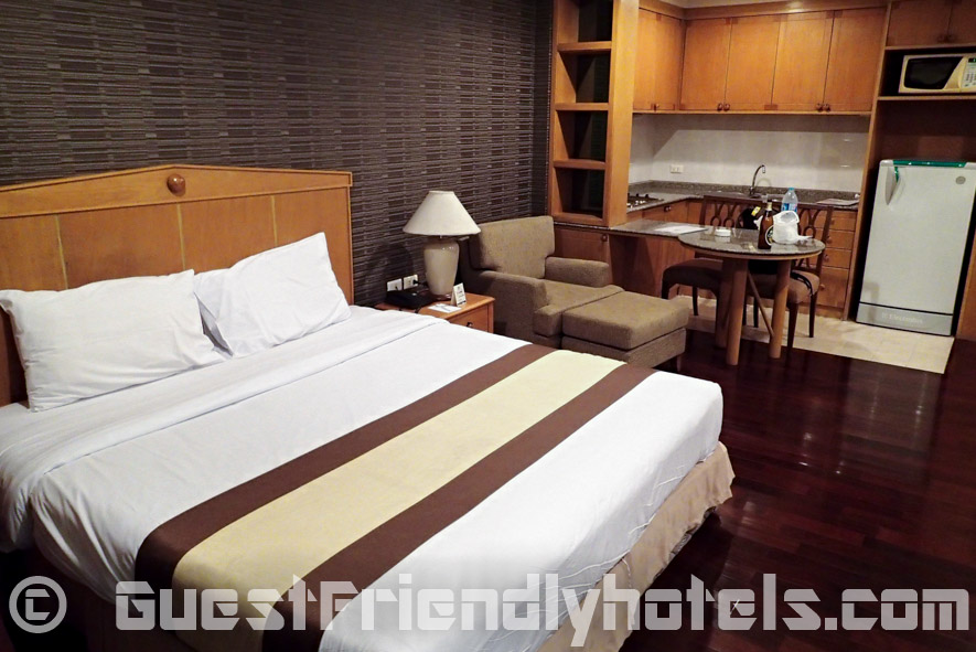 Superior Studio room bed and sofa at Admiral Suites Hotel