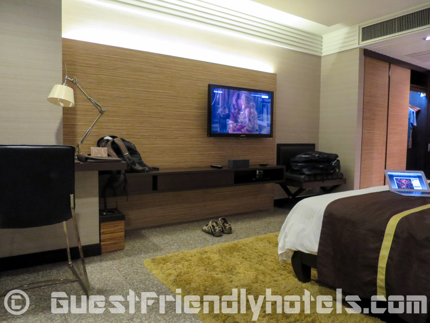 Superior room amenities at Majestic Grande Hotel Bangkok