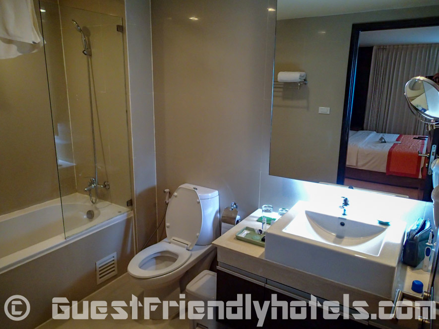 The Deluxe room bathroom at Aspen Suites Bangkok