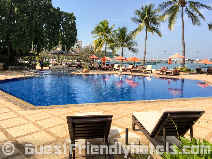 The Siam Bayshore Resort has another smaller pool at the Pattaya beachfront close to the Pier