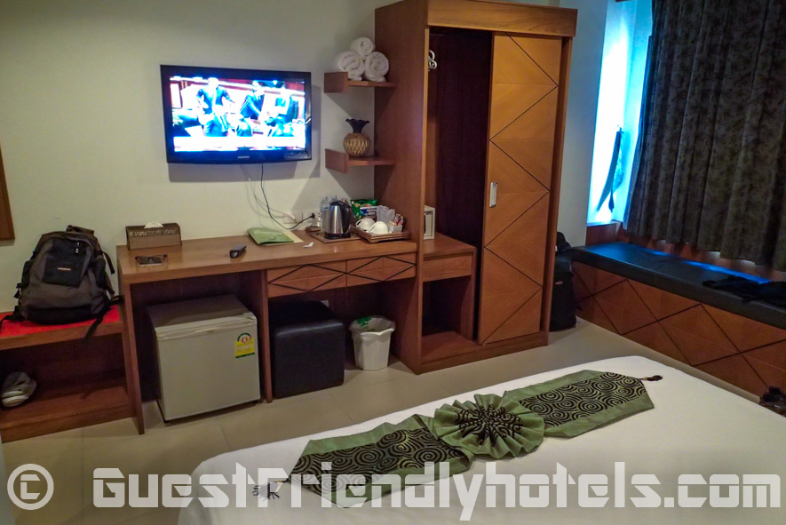 The deluxe room had all the necessary amenities in place at the Chambre Patong