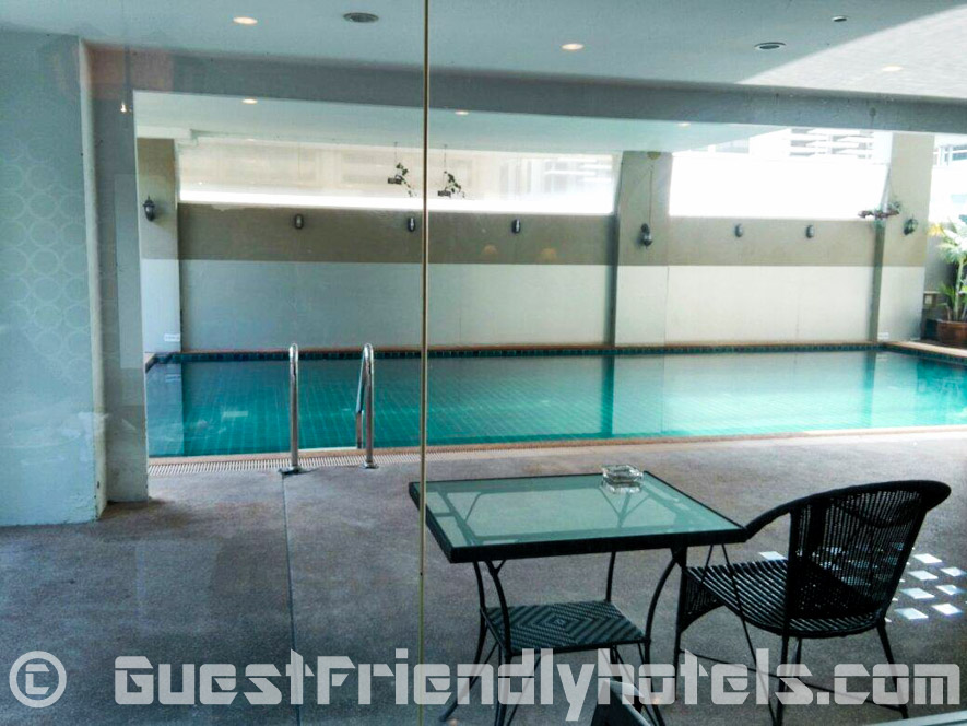 boss-suites-swimming-pool