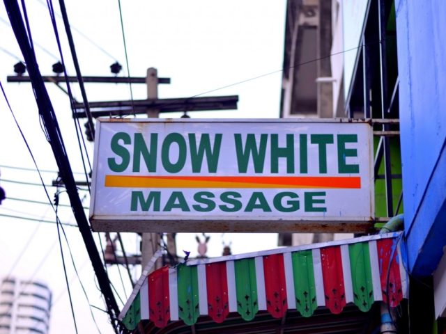 Snow White Massage