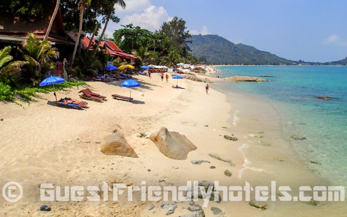 The glorious strip of Lamai beach that Bill Resort sits on