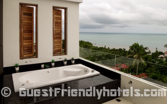 Jacuzzi with a view in double rooms