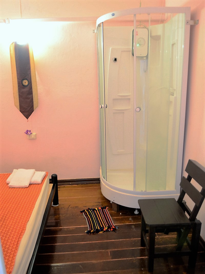cherry-massage-room with shower