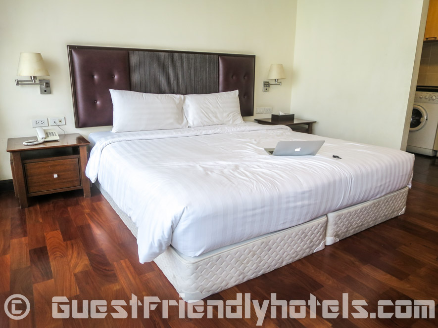 my big bed in SM Grande Residence Bangkok Deluxe room